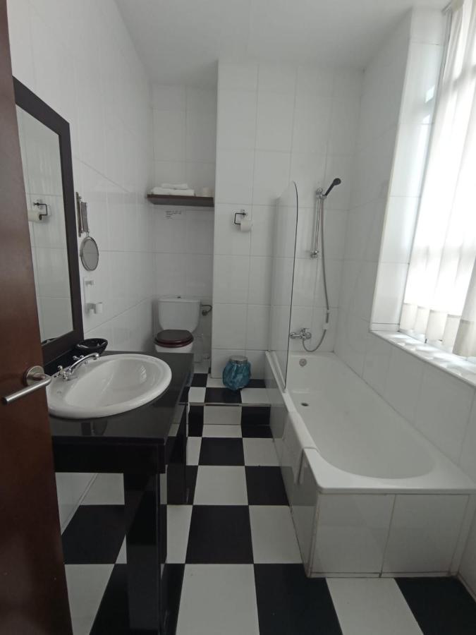 Hotel / Restaurante La Pepa Avilés Eksteriør billede