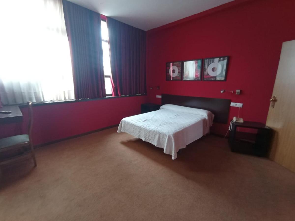 Hotel / Restaurante La Pepa Avilés Eksteriør billede